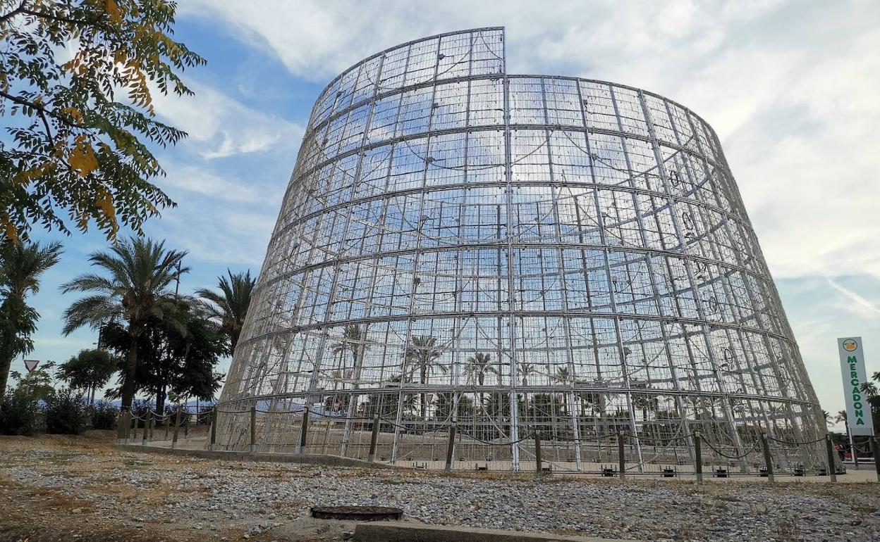 La base del árbol ya está en pie en el Centro Comercial Nevada. 