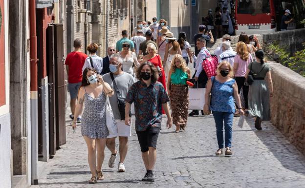 Granada baja su tasa y ya se acerca a los datos que le llevarían mañana a levantar las medidas