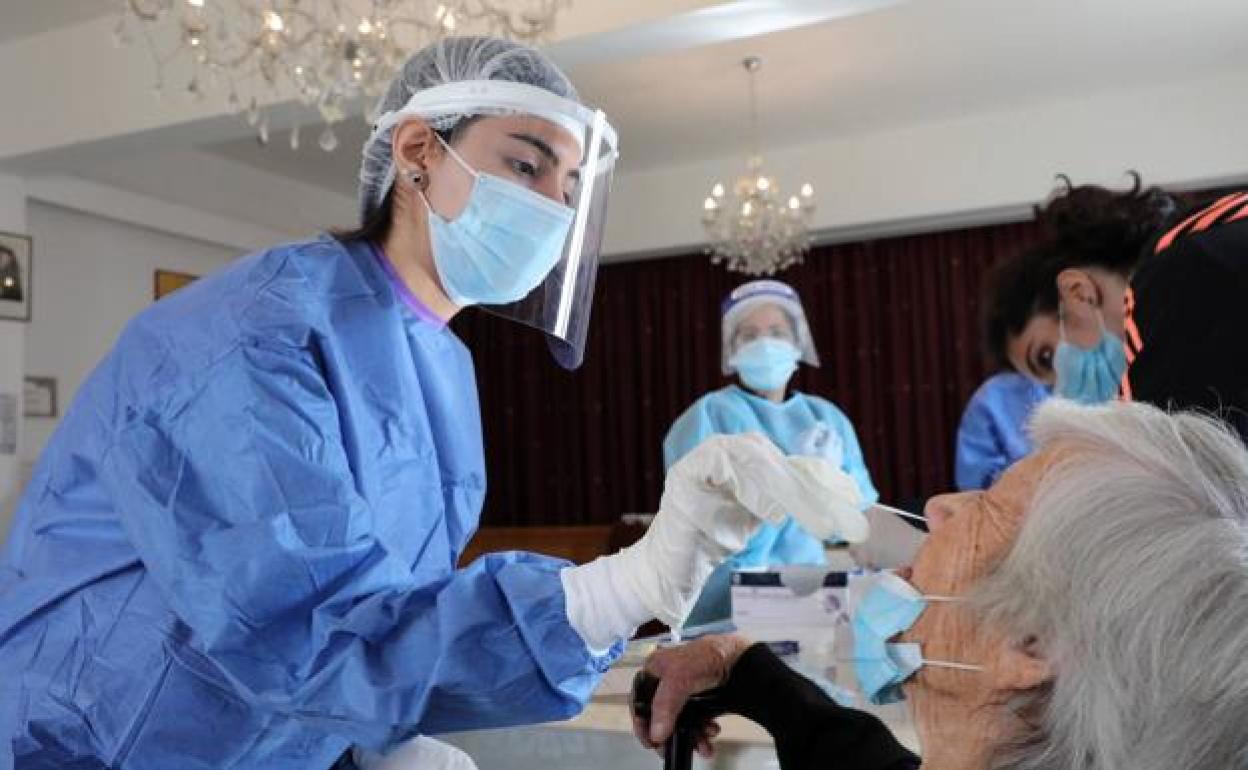 Imagen de archivo de PCR en residencias