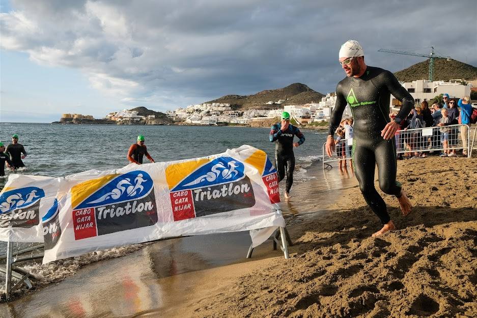 IX Triatlon de Media Distancia Cabo de Gata-Níjar 2021: Deporte extremo en pleno Parque Natural