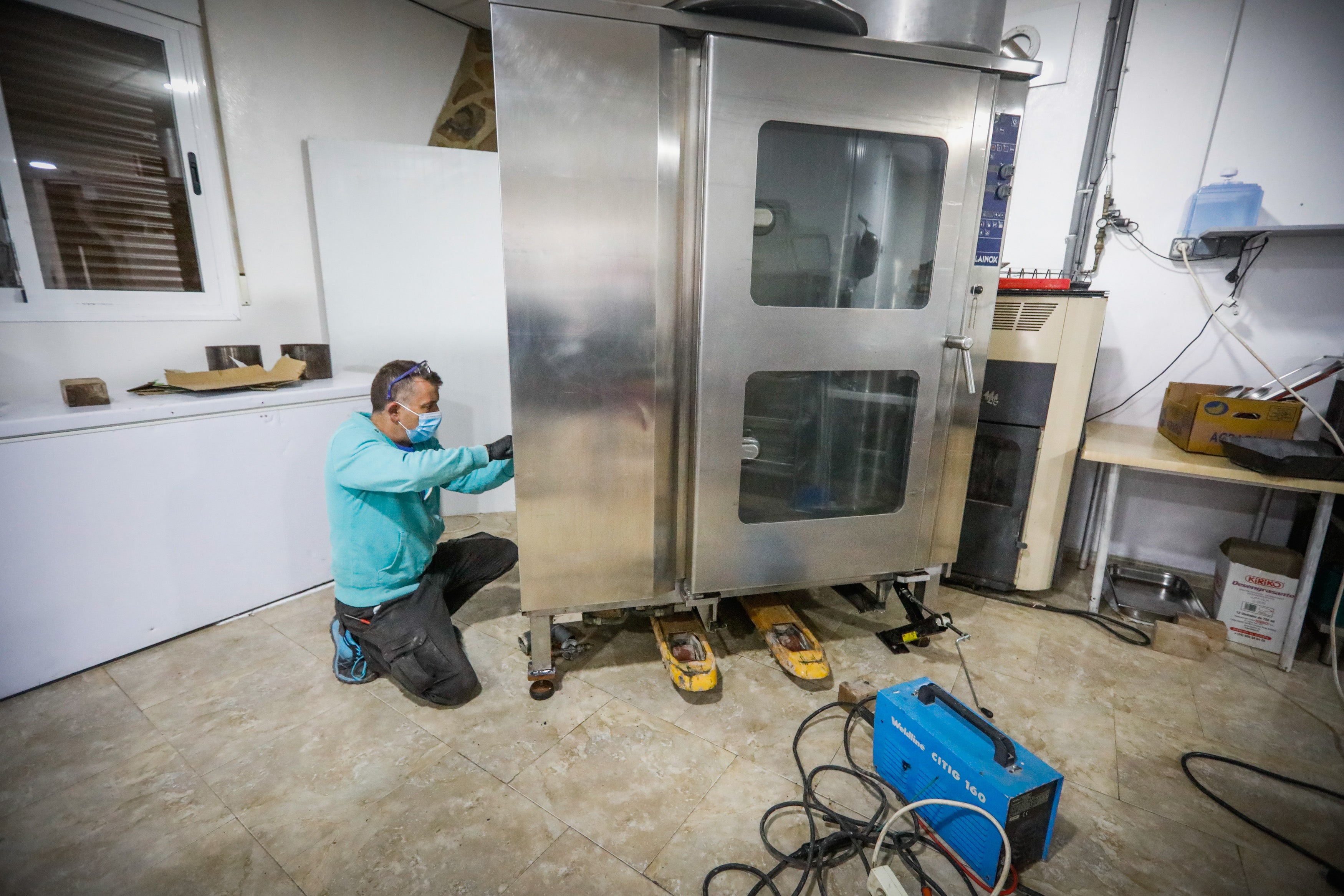 Alomartes y Montefrío siguen adelante a pesar de la tromba de agua que anegó negocios, viviendas y demás instalaciones.