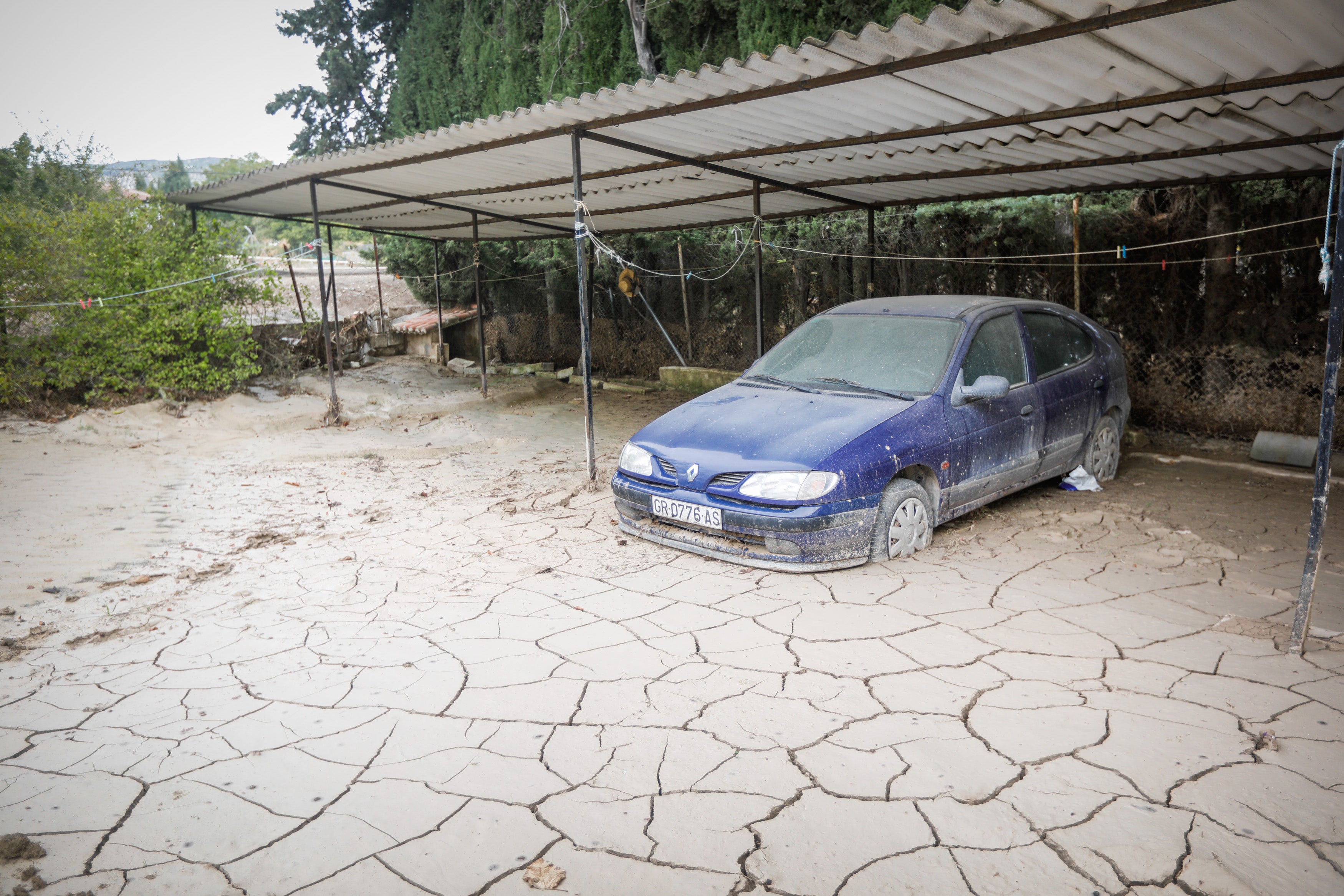 Alomartes y Montefrío siguen adelante a pesar de la tromba de agua que anegó negocios, viviendas y demás instalaciones.