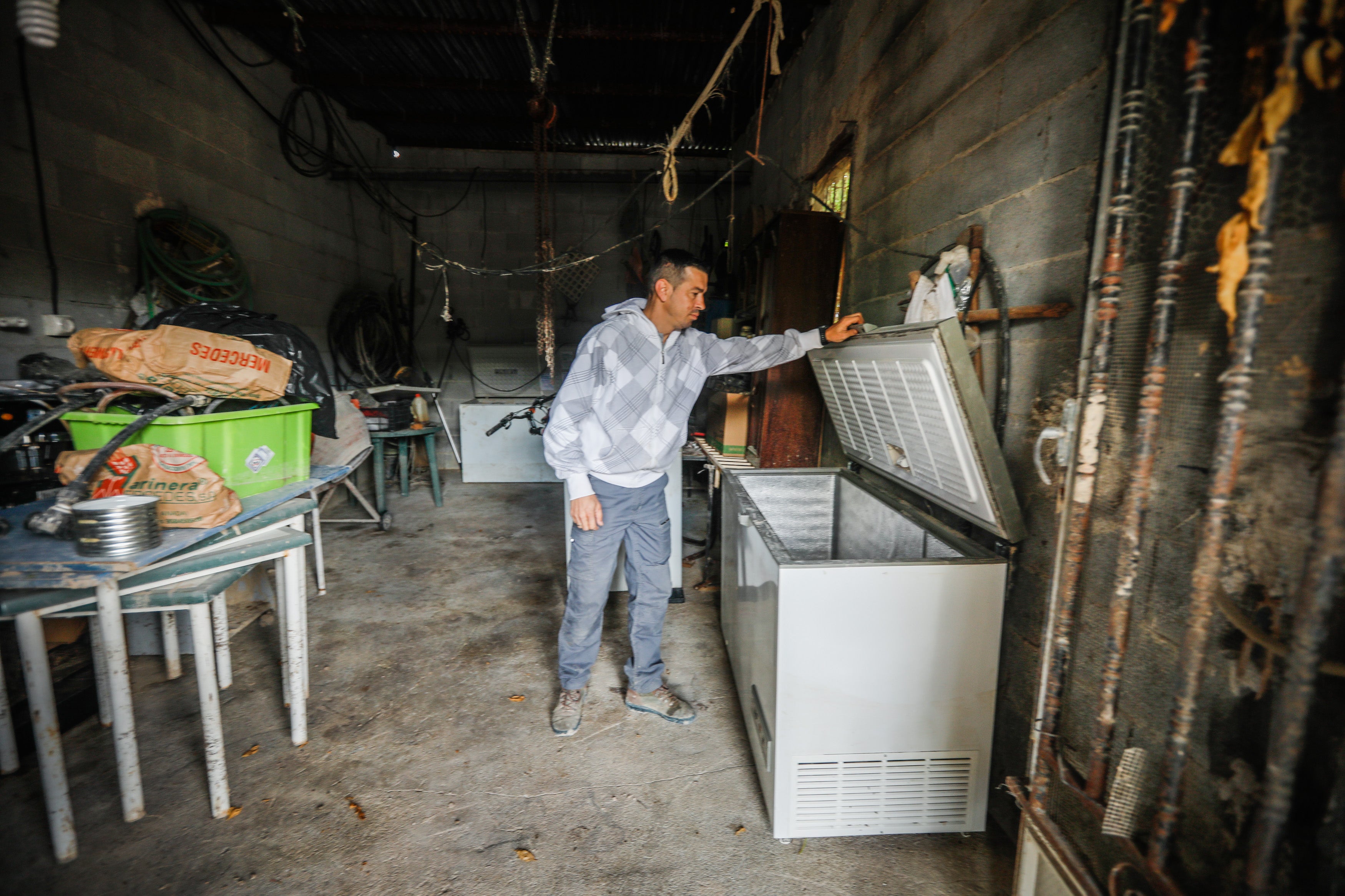 Alomartes y Montefrío siguen adelante a pesar de la tromba de agua que anegó negocios, viviendas y demás instalaciones.