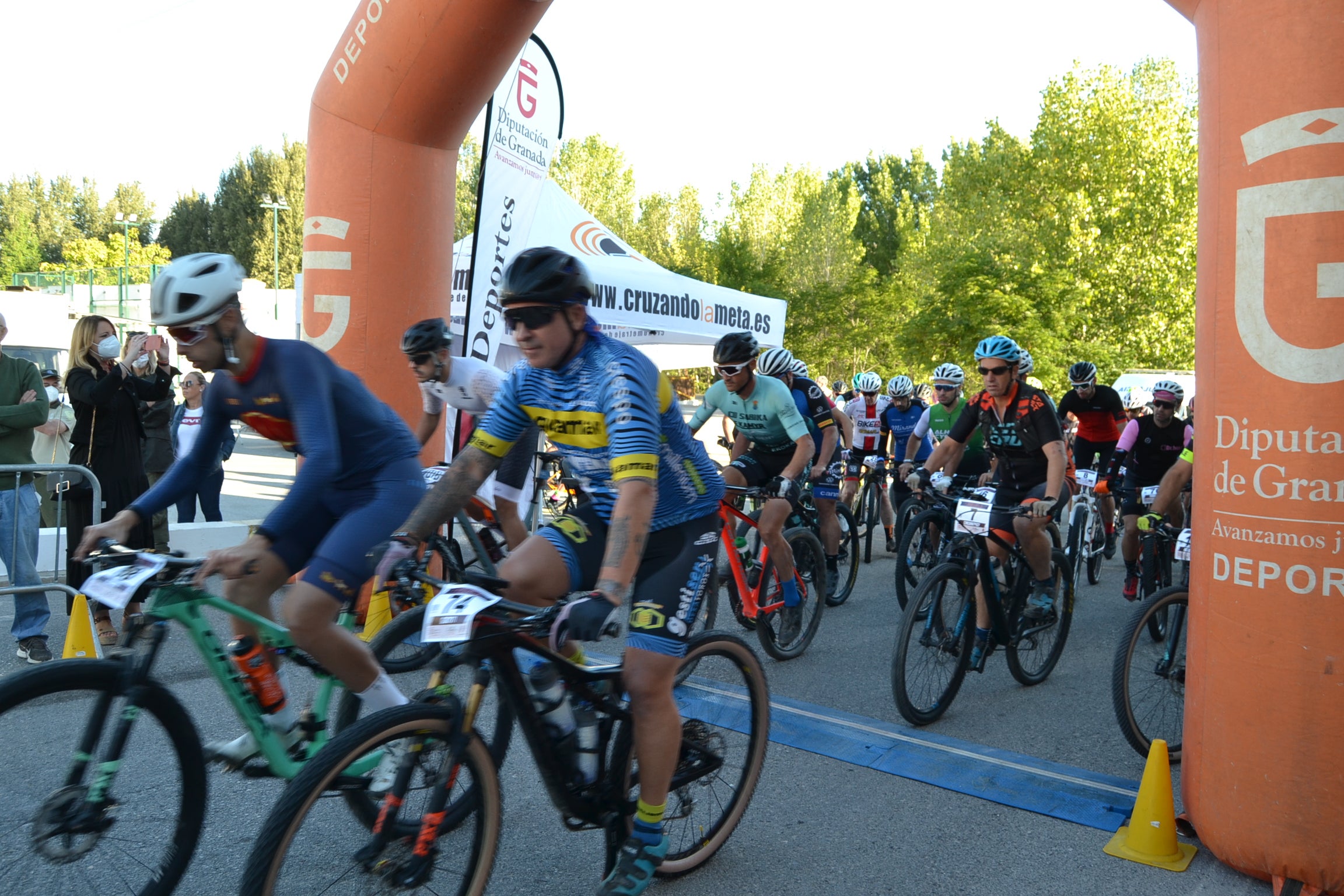 Más de un centenar de ciclistas compiten por las tierras del Parque Natural de la Sierra Almijara, Tejeda y Alhama