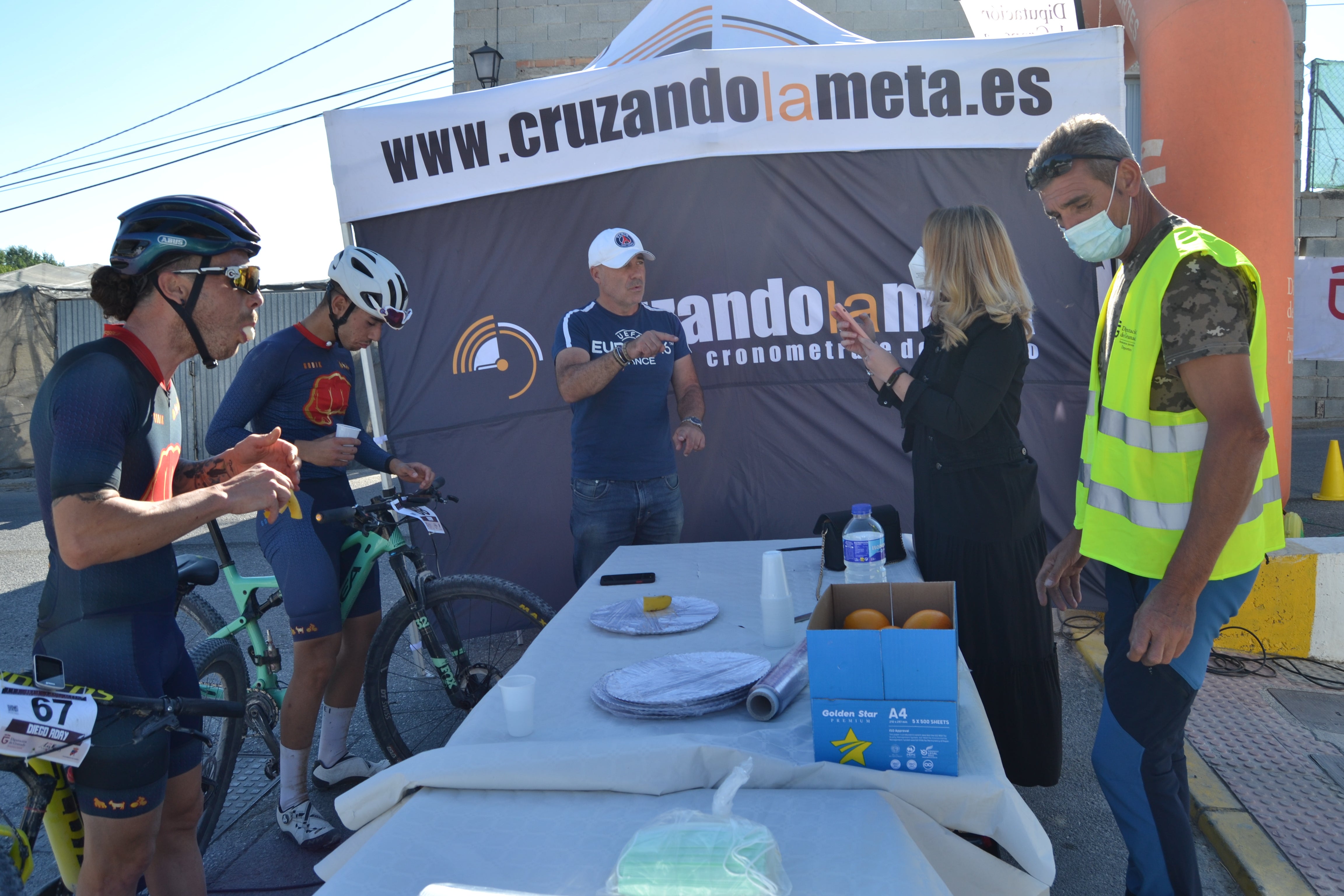 Más de un centenar de ciclistas compiten por las tierras del Parque Natural de la Sierra Almijara, Tejeda y Alhama