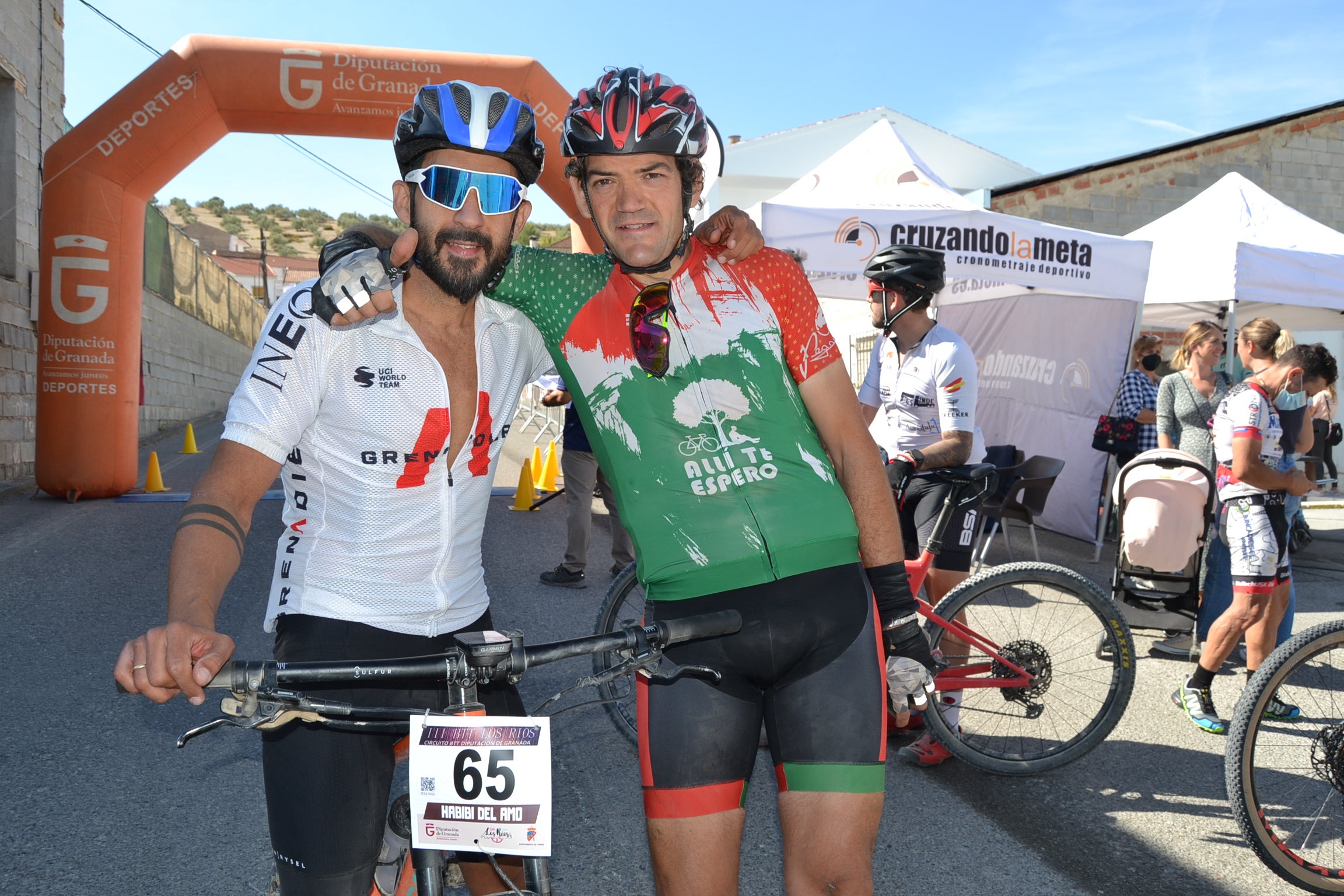 Más de un centenar de ciclistas compiten por las tierras del Parque Natural de la Sierra Almijara, Tejeda y Alhama