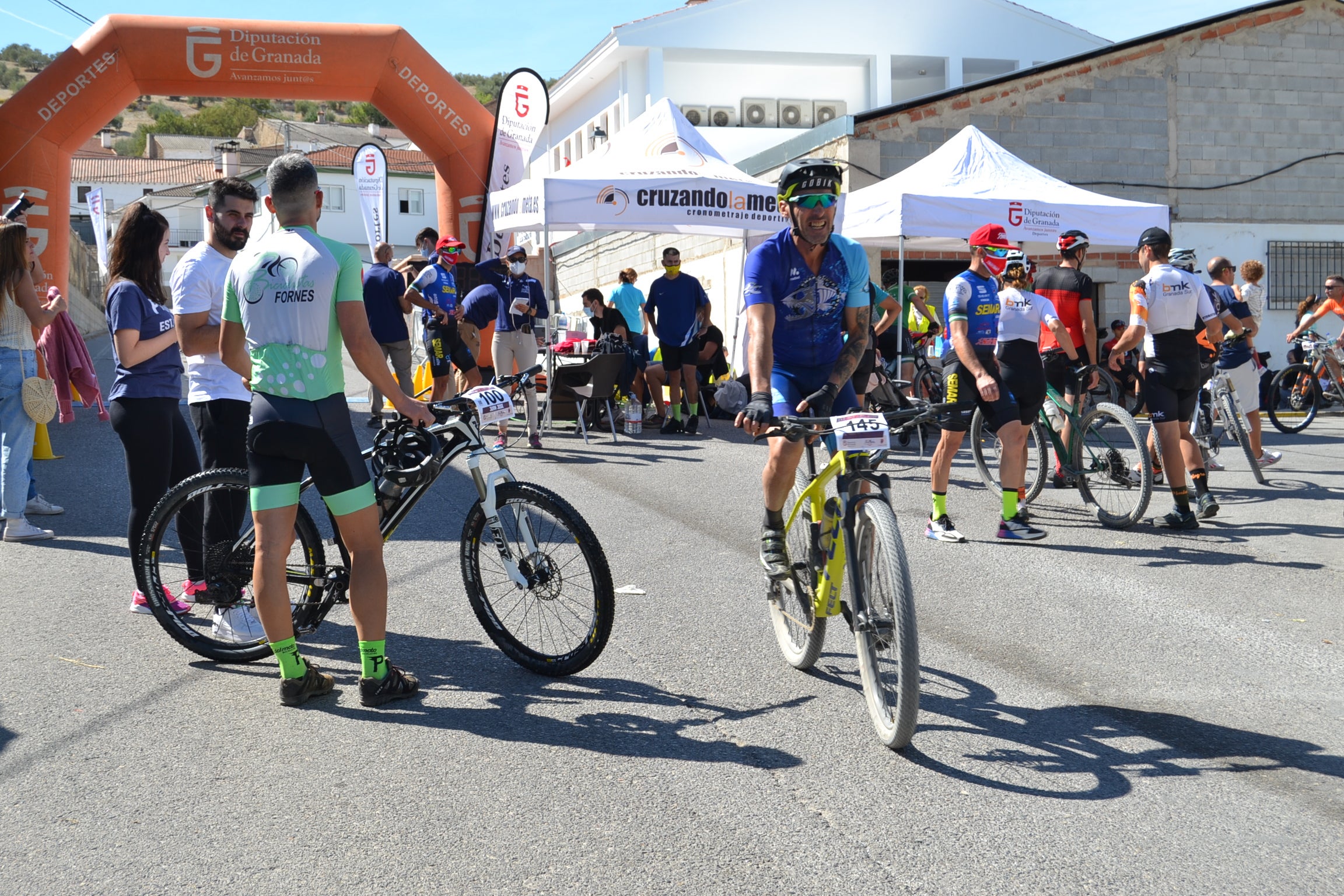 Más de un centenar de ciclistas compiten por las tierras del Parque Natural de la Sierra Almijara, Tejeda y Alhama