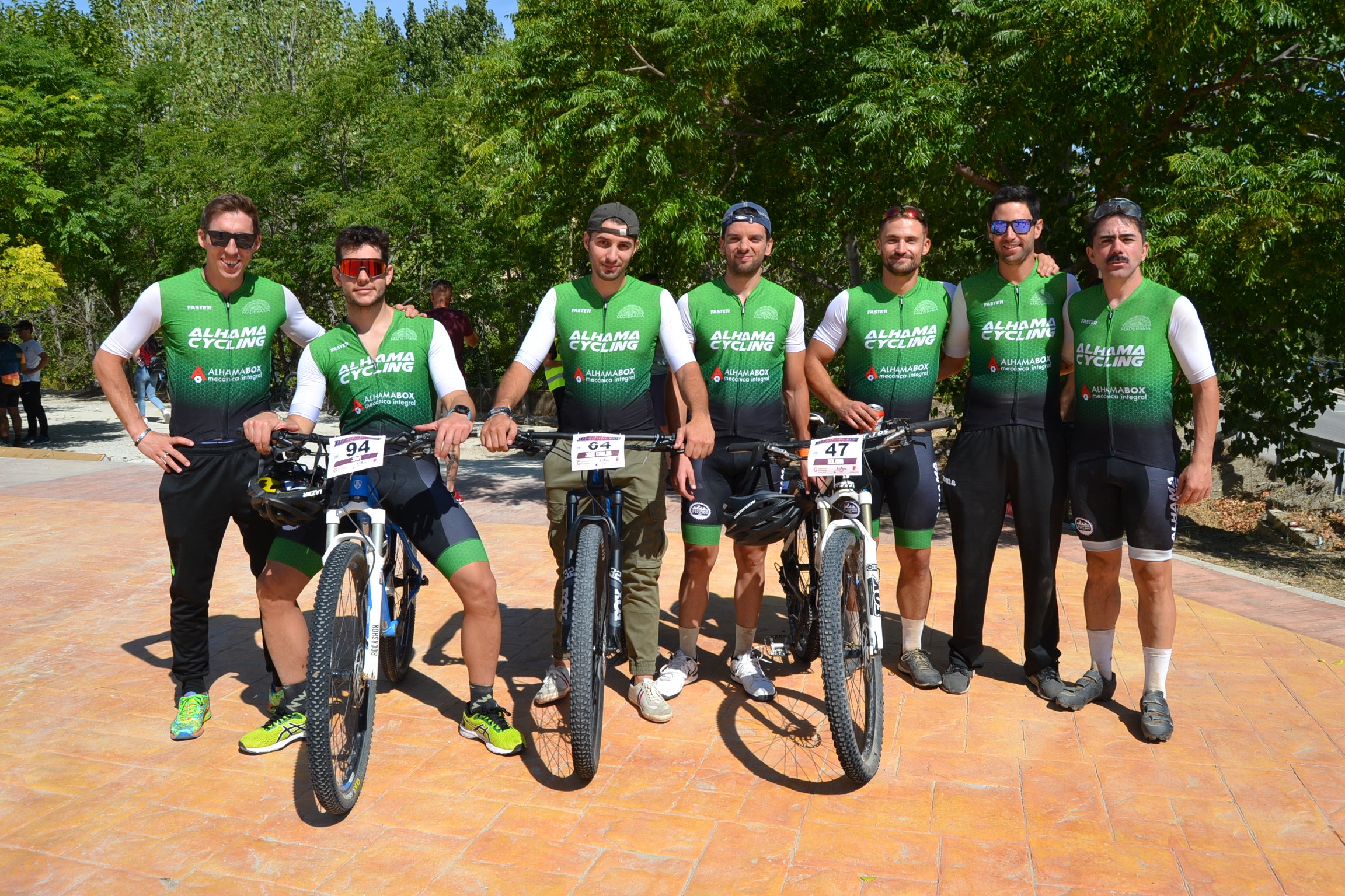 Más de un centenar de ciclistas compiten por las tierras del Parque Natural de la Sierra Almijara, Tejeda y Alhama