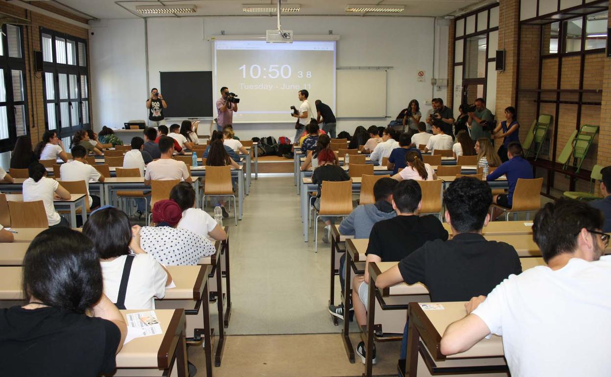 Universidad de Almería | Los médicos se oponen a la puesta en marcha del grado de Medicina en Almería