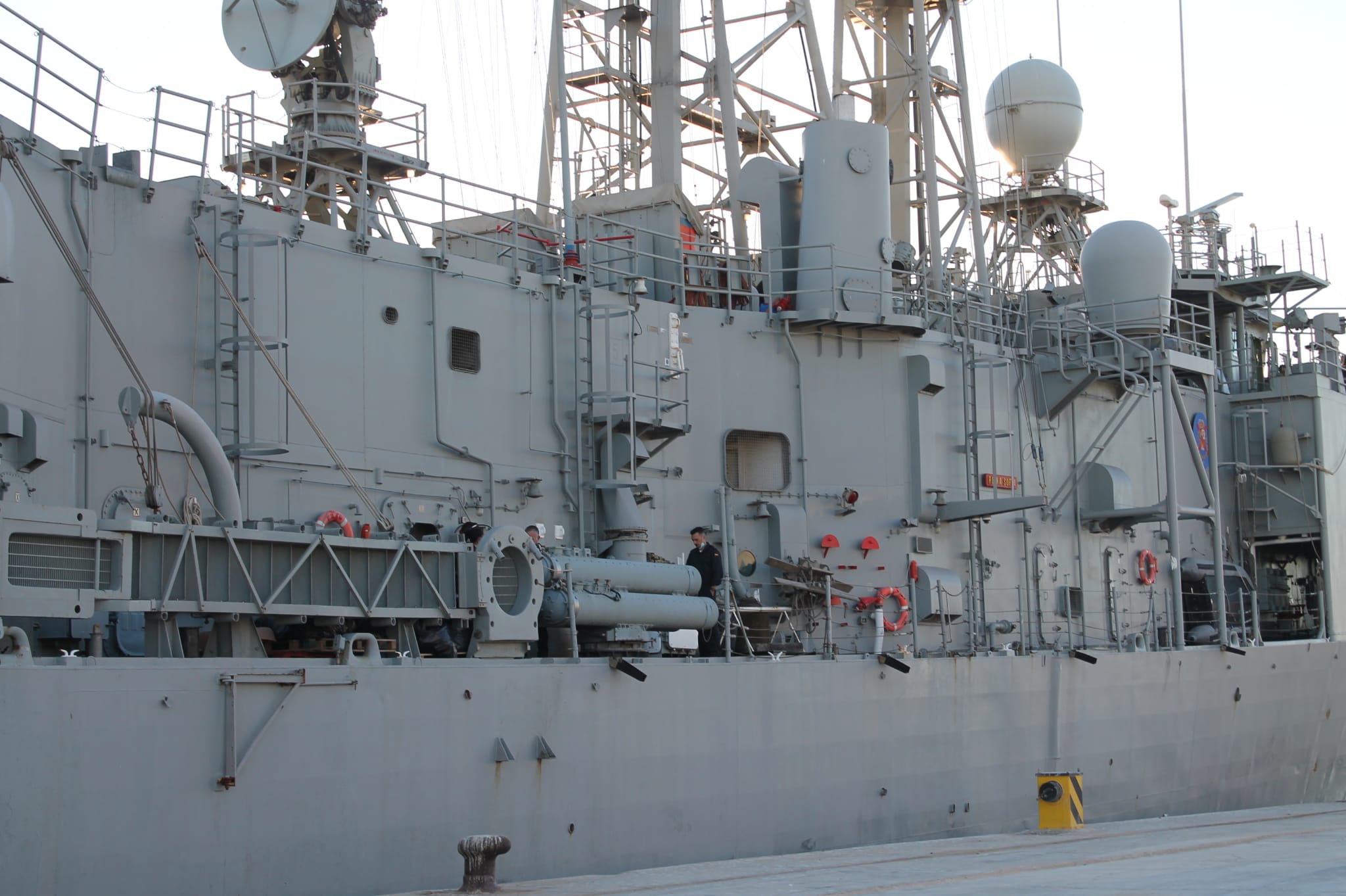 El buque Reina Sofía, en el puerto de Motril