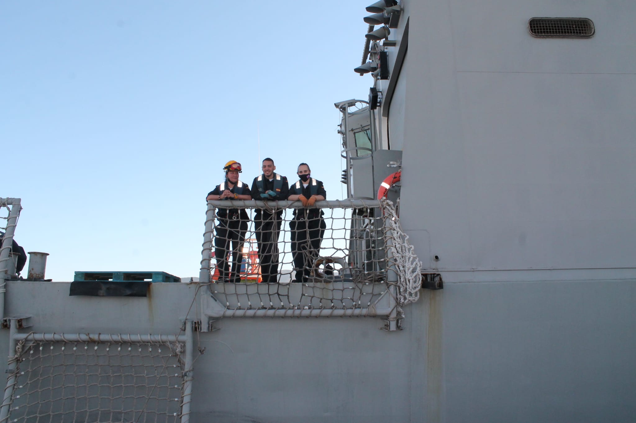 El buque Reina Sofía, en el puerto de Motril