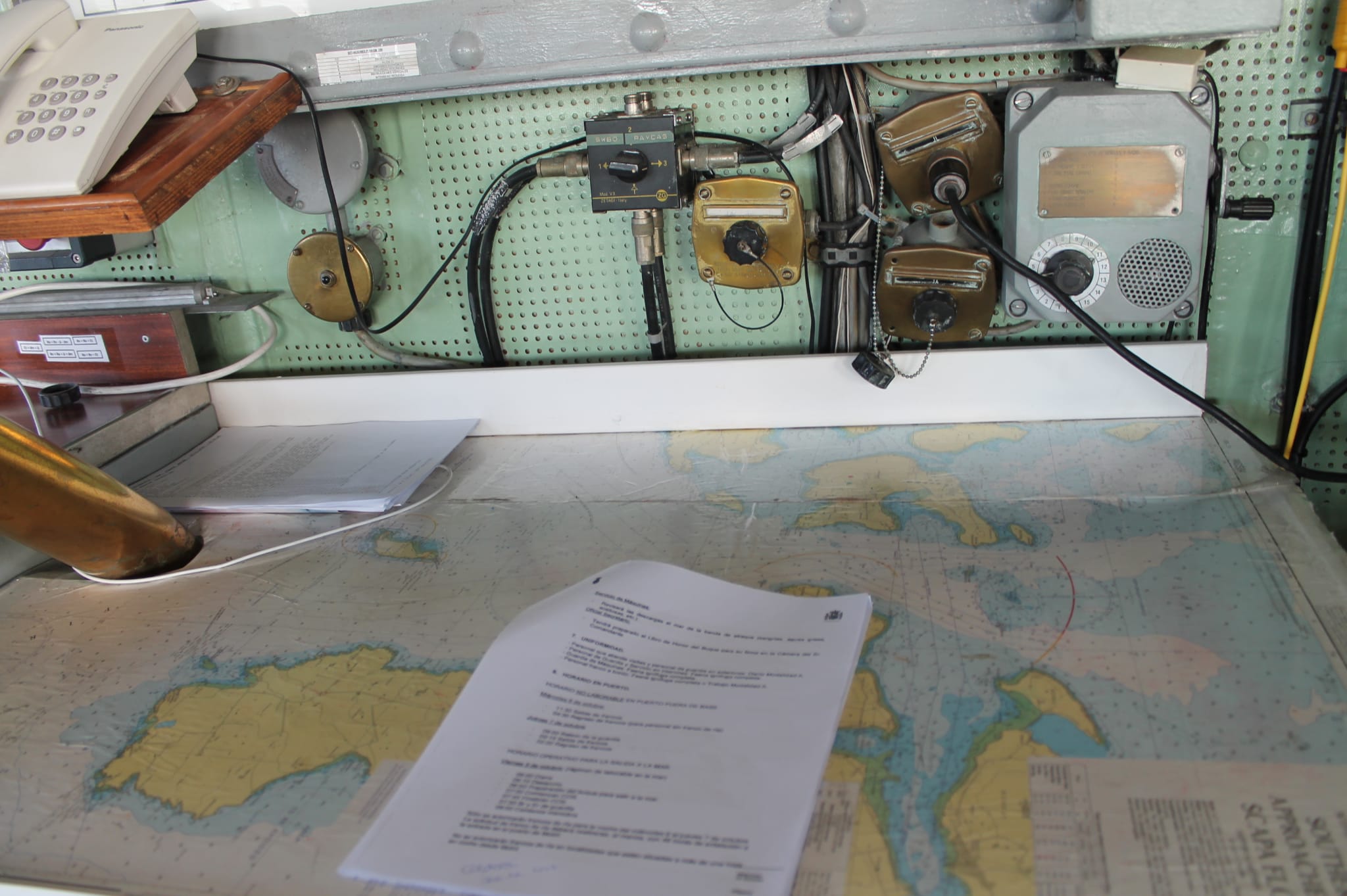 El buque Reina Sofía, en el puerto de Motril