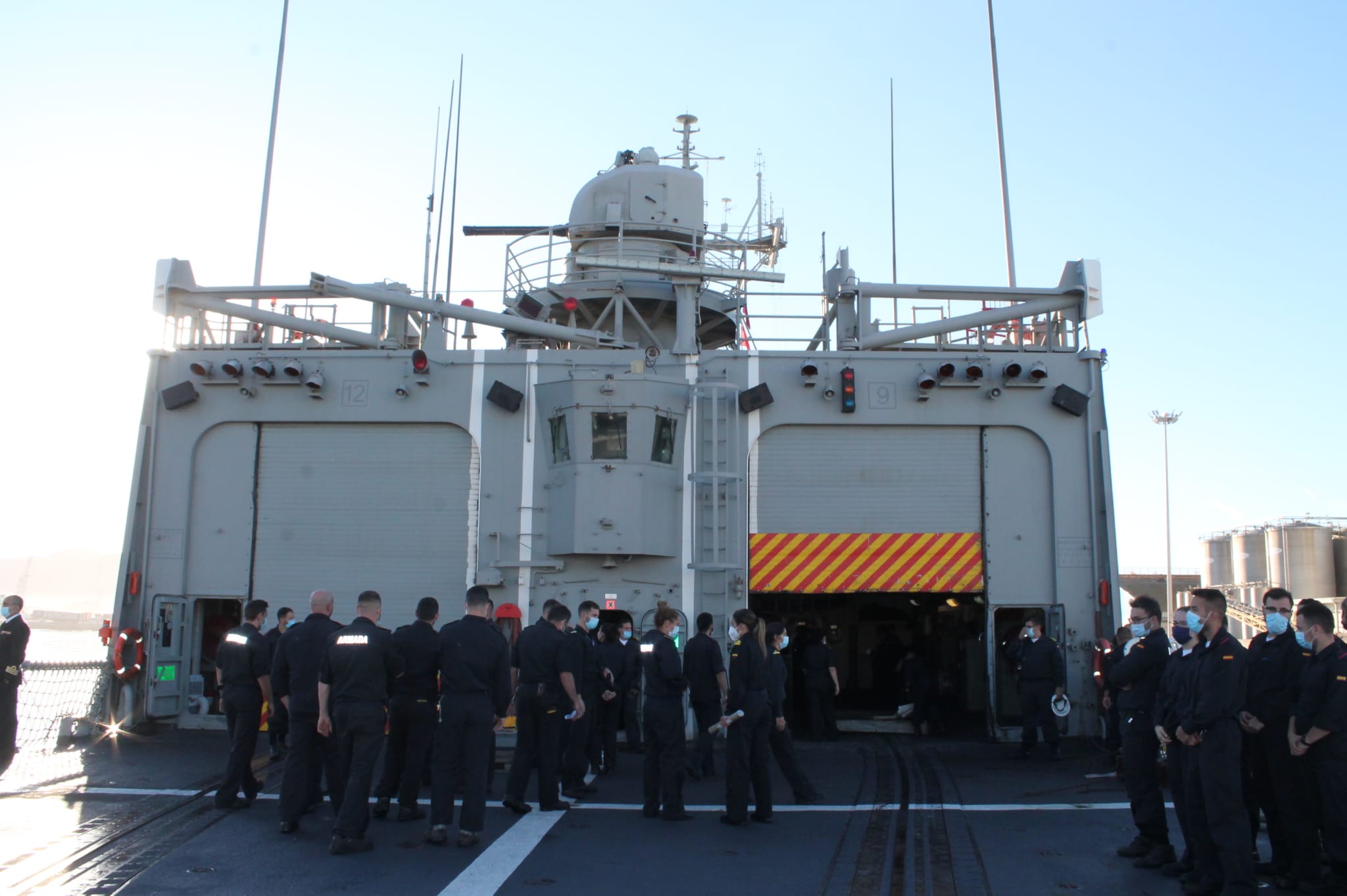 El buque Reina Sofía, en el puerto de Motril