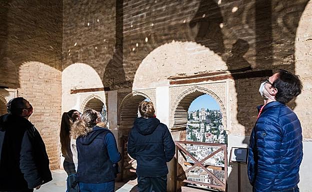 La Alhambra programa nuevas visitas guiadas para familias