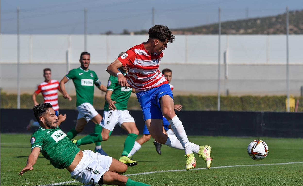 Butzke marcó de tacón el gol del 1-0. 