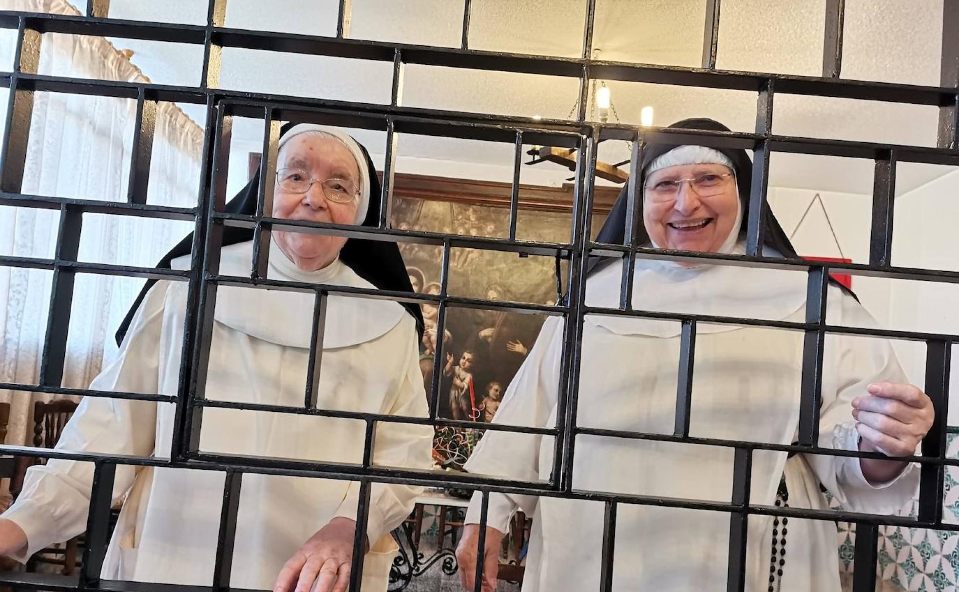 Sor Amada (izq.) y sor Guadalupe durante la entrevista con IDEAL en el convento de las Dominicas, de Baza.