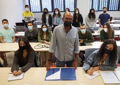 Imagen secundaria 1 - Juan Contreras (arriba), José Luis Tolón (abajo izquierda) y José Alfonso Jiménez, durante una jornada en la Universidad de Granada. 
