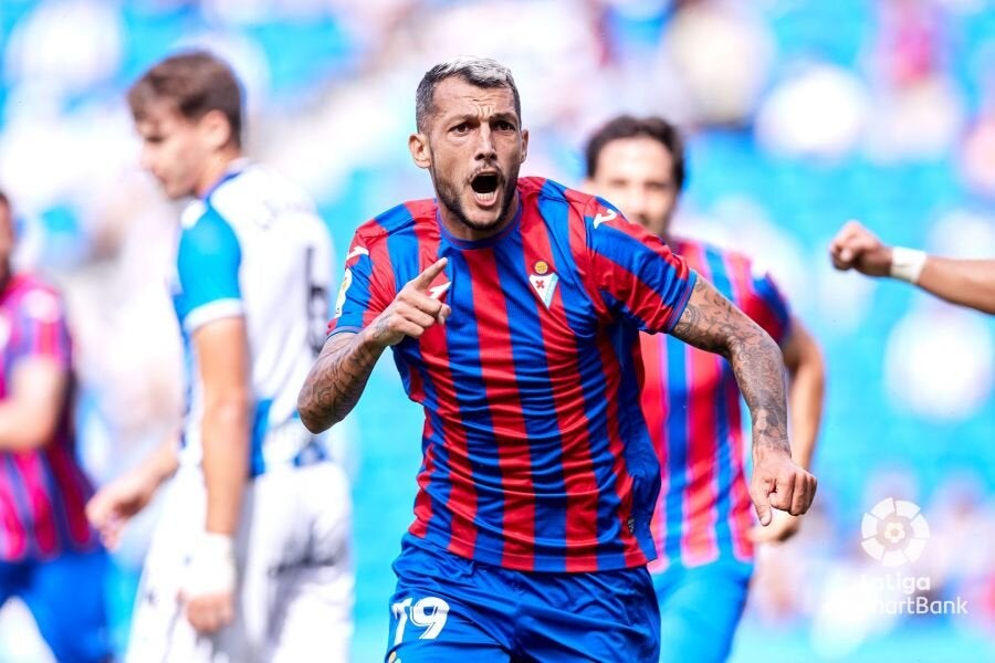 El gaditano Stoichkov, la pasada campaña en el Sabadell y cedido por el Mallorca, el más goleador armero.