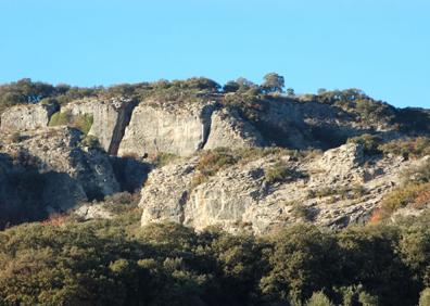 Imagen secundaria 1 - El sepulcro megalítico de Montefrío, la Peña de los Gitanos (lugar protegido) y el antiguo cementerio del siglo XVI.