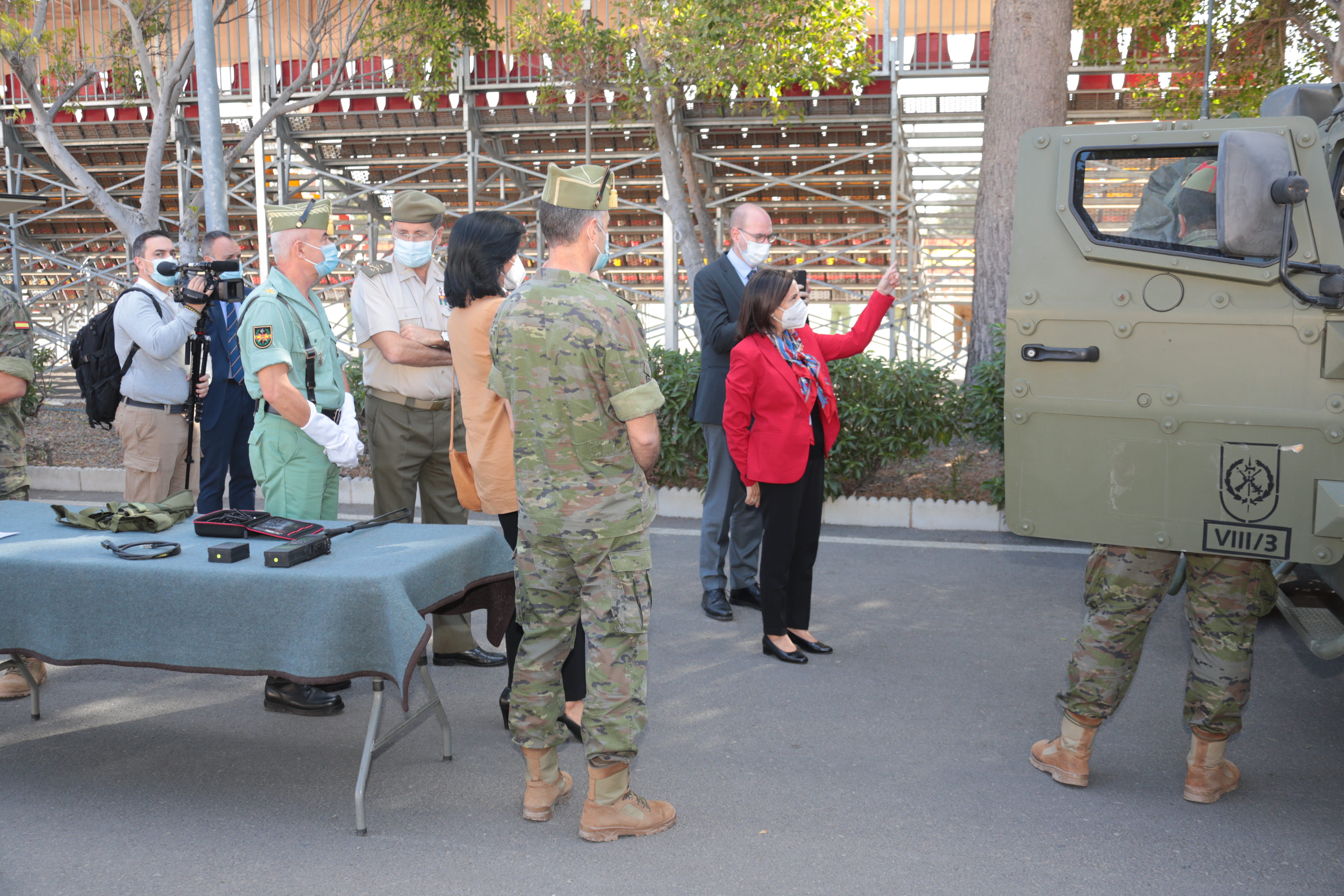 Fotos: La ministra Robles supervisa la brigada experimental