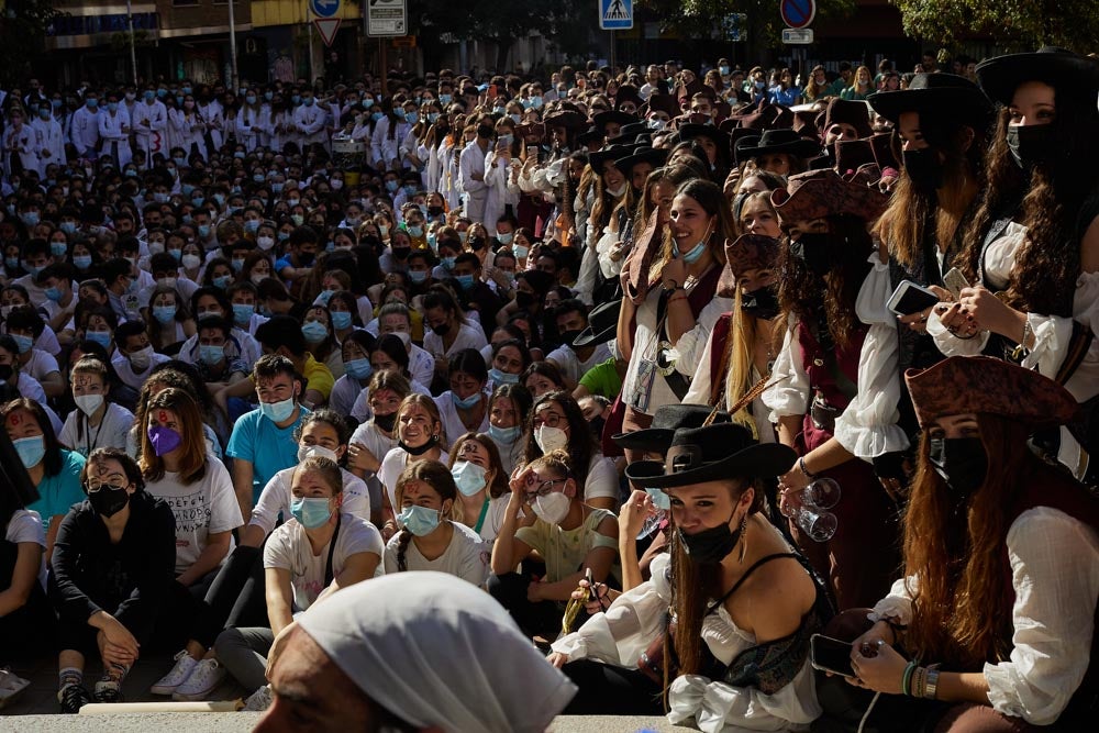 Los estudiantes han inspirado su ya tradicional festejo en una estética realacionada con las películas de 'Piratas del Caribe'