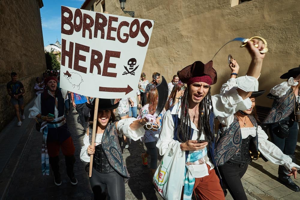 Los estudiantes han inspirado su ya tradicional festejo en una estética realacionada con las películas de 'Piratas del Caribe'