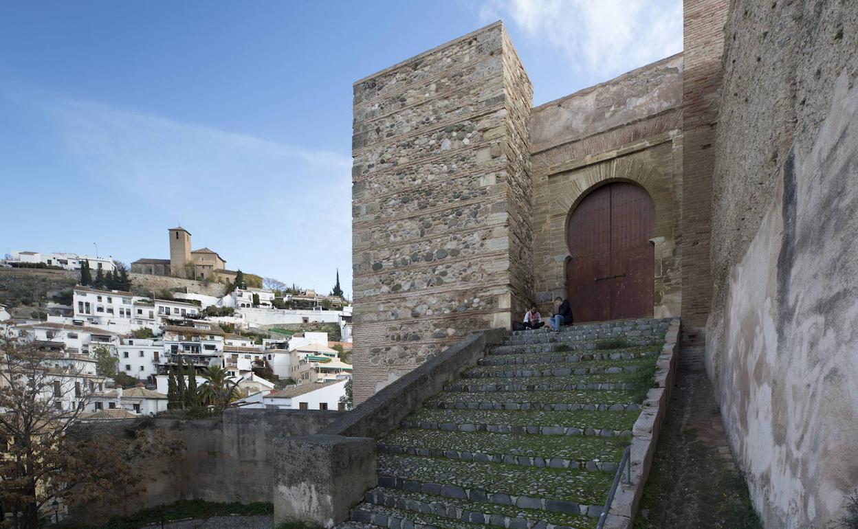 La rehabilitación de la Muralla Zirí y Puerta Monaita es una de las actuaciones del Plan Alhambra.