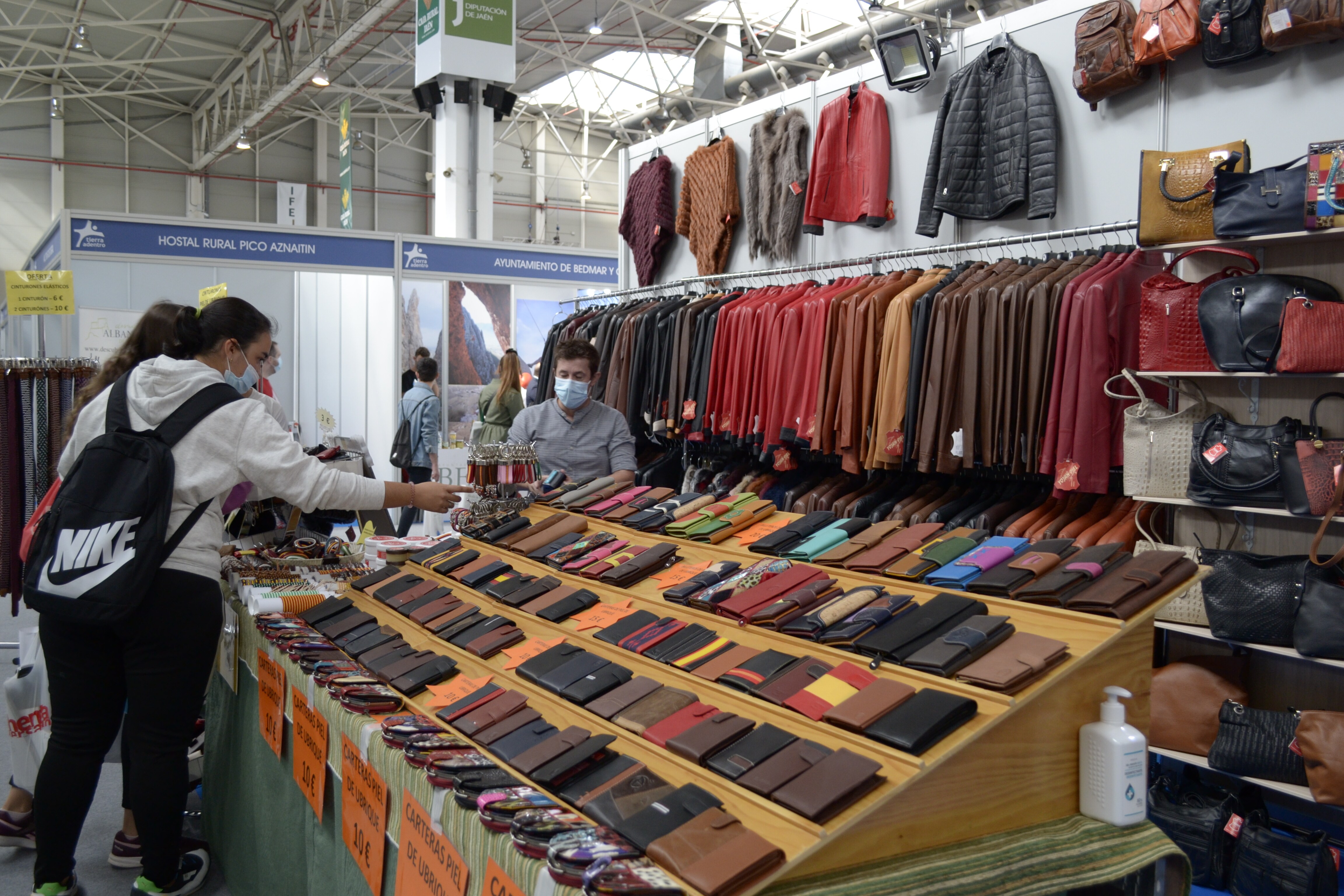 Los jienneses disfrutan de una nueva edición de la Feria de Turismo Interior.