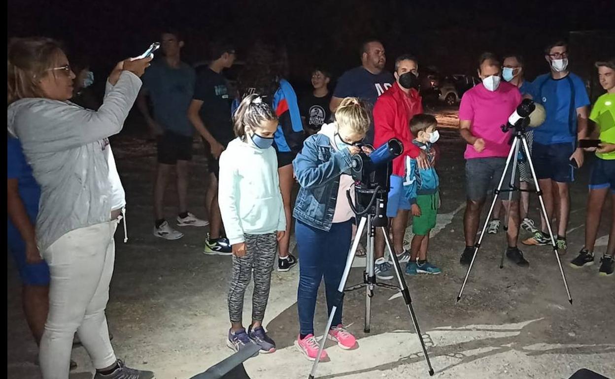 Vecinos de Murtas, en una observación astronómica.