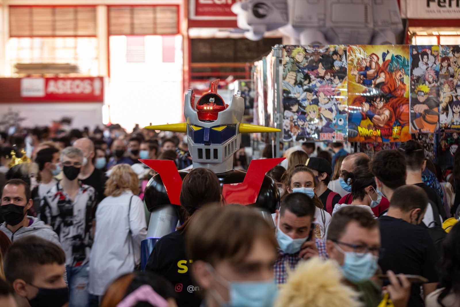 La Ficzone llena la Feria de Muestras de Armilla de aficionados del manga y del kpop.