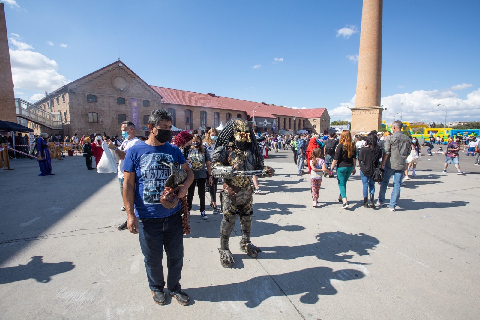 La Ficzone llena la Feria de Muestras de Armilla de aficionados del manga y del kpop.