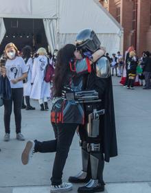 Imagen secundaria 2 - La Legión 501 desfila por Fermasa y el beso final, con Mando. 