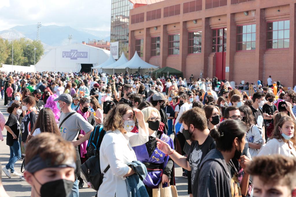 La Ficzone llena la Feria de Muestras de Armilla de aficionados del manga y del kpop.