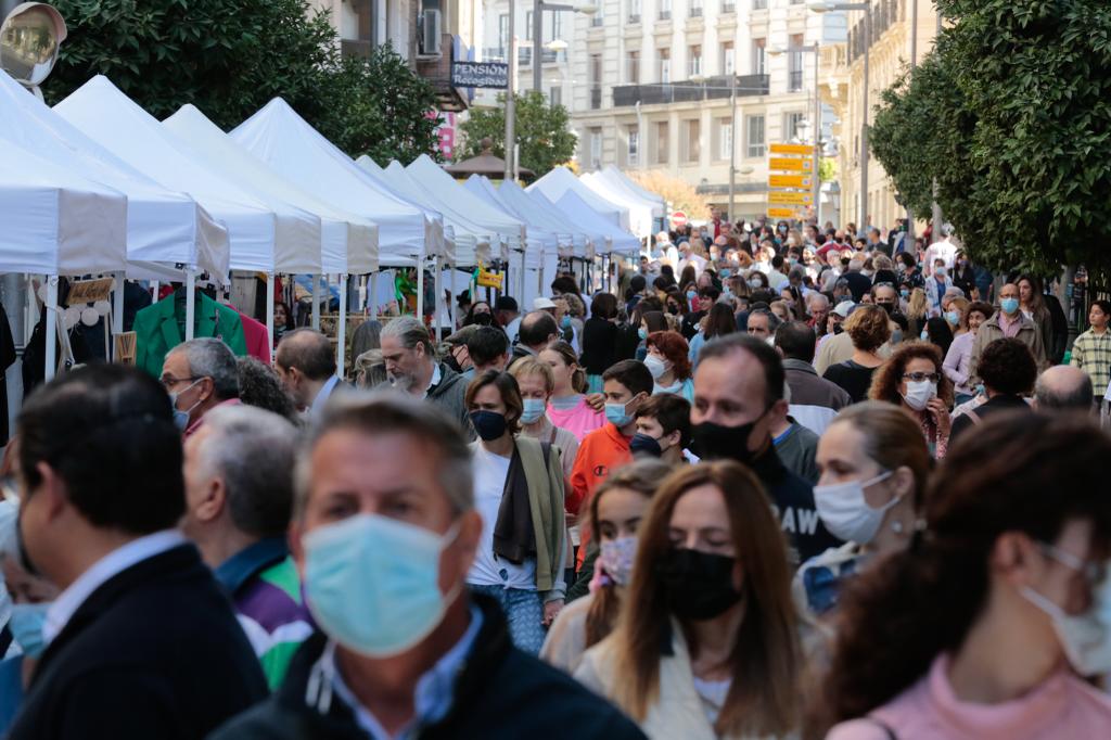 Los granadinos disfrutan de una calle Recogidas inmaculada y con cero emisiones contaminantes.