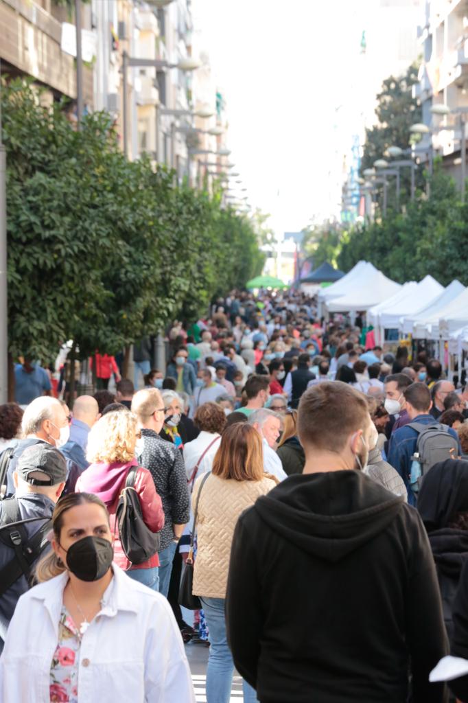 Los granadinos disfrutan de una calle Recogidas inmaculada y con cero emisiones contaminantes.