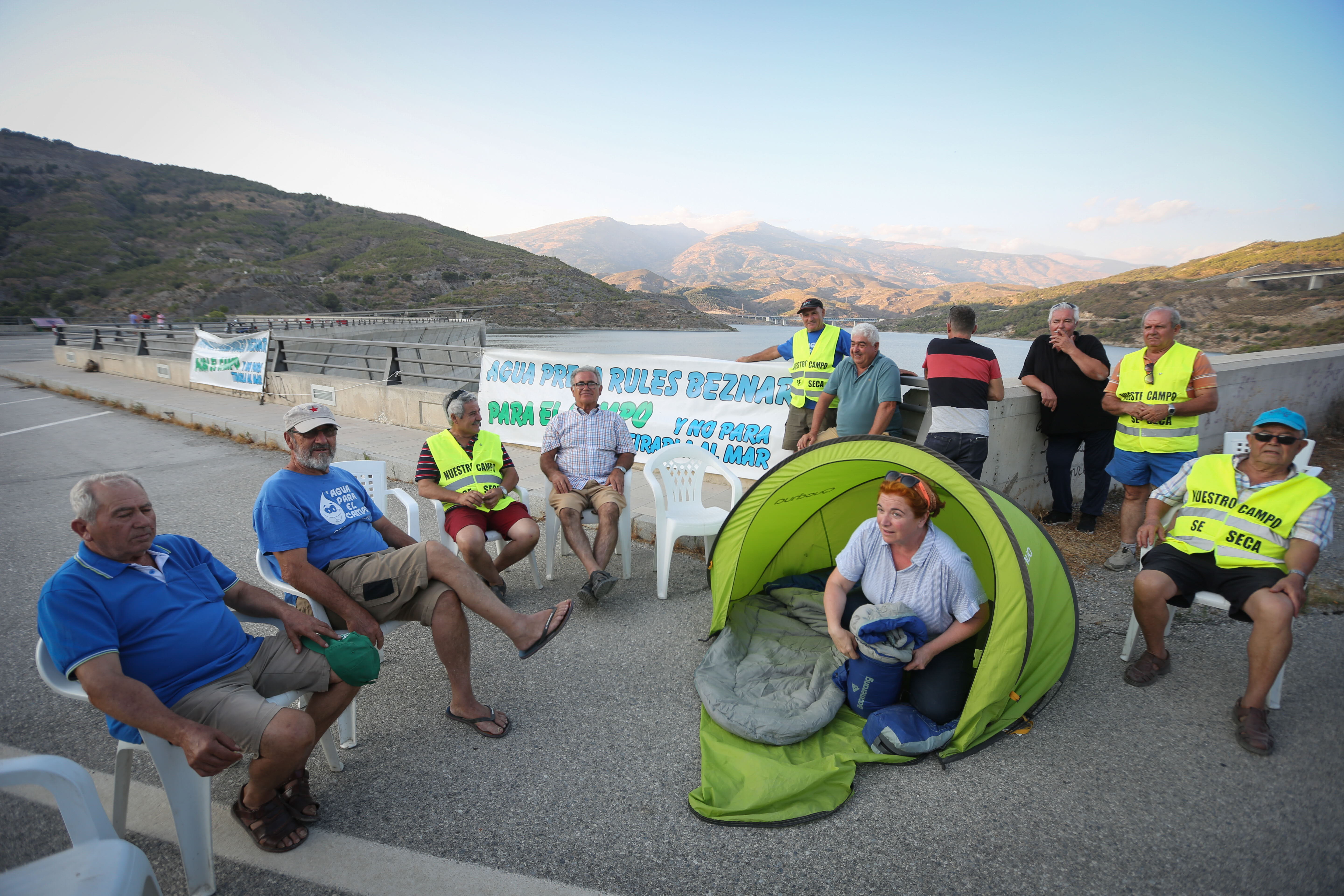 Concentración de agricultores en la presa, imagen de archivo.