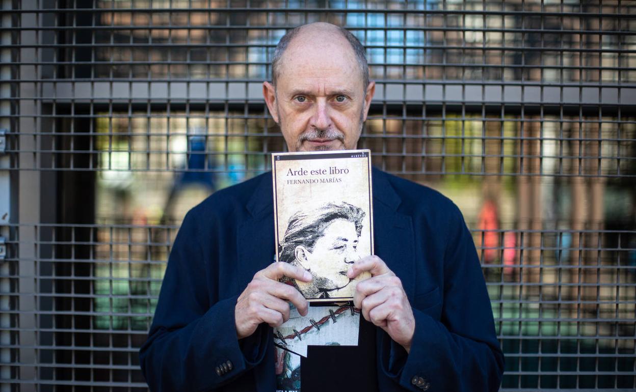 El escritor Fernando Marías, con 'Arde este libro'.