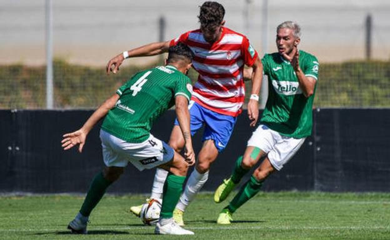 Butzke se espera que vuelva a ser el hombre más adelantado del Recreativo Granada. 