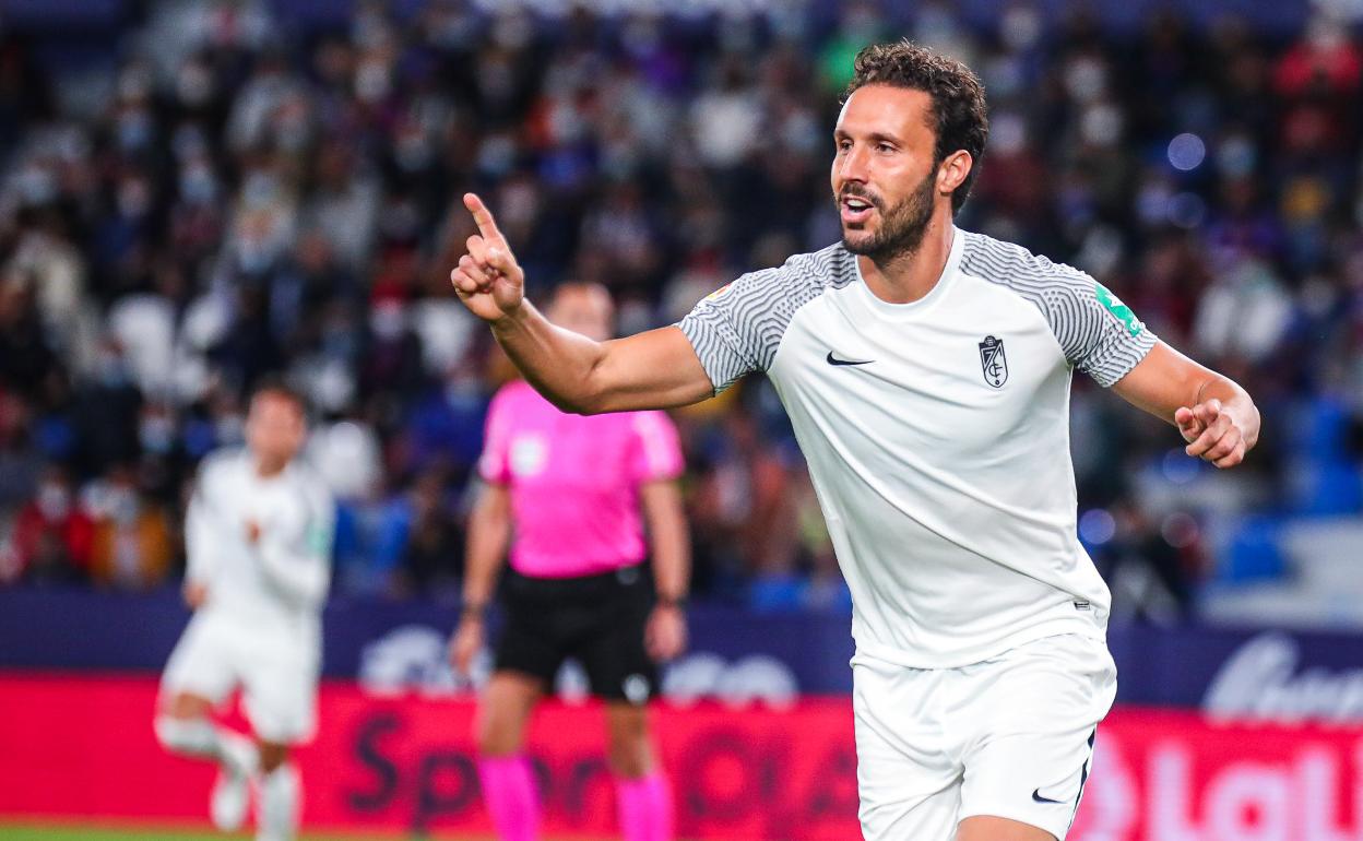 Germán celebra el 0-1 que abrió la lata en Valencia. El gol 4.500 en la historia del Granada. 