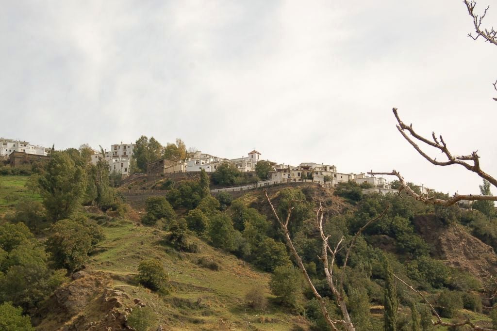 Imagen principal - Ruta de Capileira a La Cebadilla con estupendas vistas a Sierra Nevada