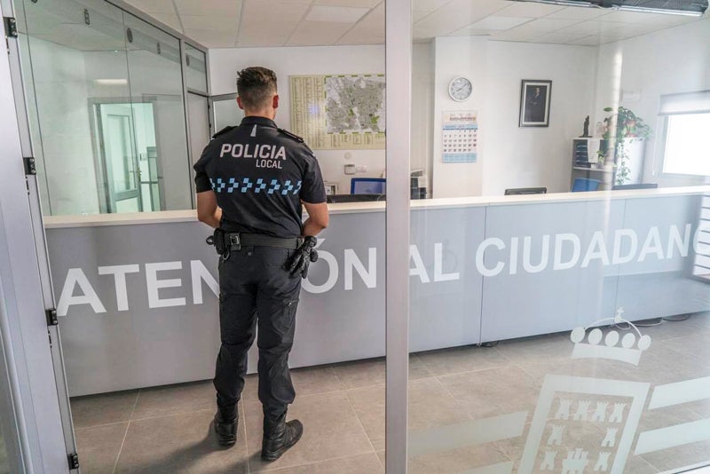 La Policía Local de Baza detiene a un hombre tras robar una caja registradora 