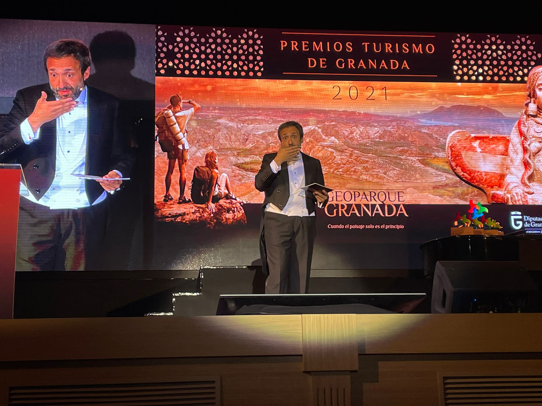 El tenor José Manuel Zapata presentó la gala.