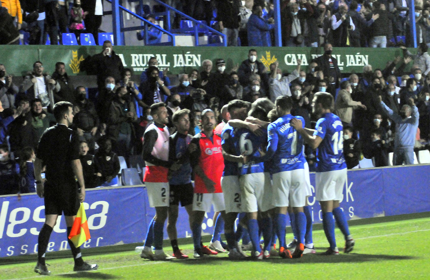 Los jugaores azulillos celebran uno de los goles ante el Villarreal B.