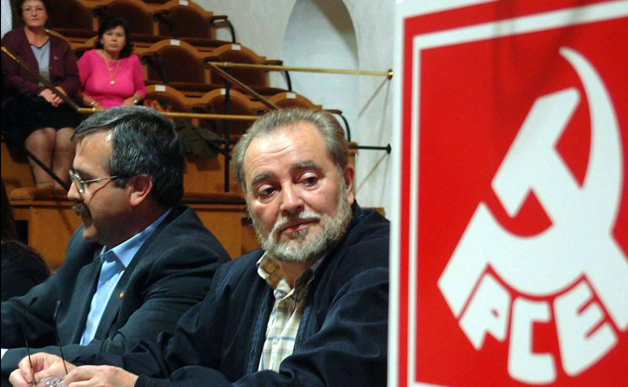 Julio Anguita en una visita a Úbeda en 2005 .ROMÁN