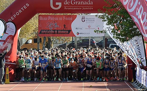 Galería. Salida de la carrera La Hispanidad de Santa Fe, prueba que cierra el Gran Premio de Fondo de Diputación de Granada.