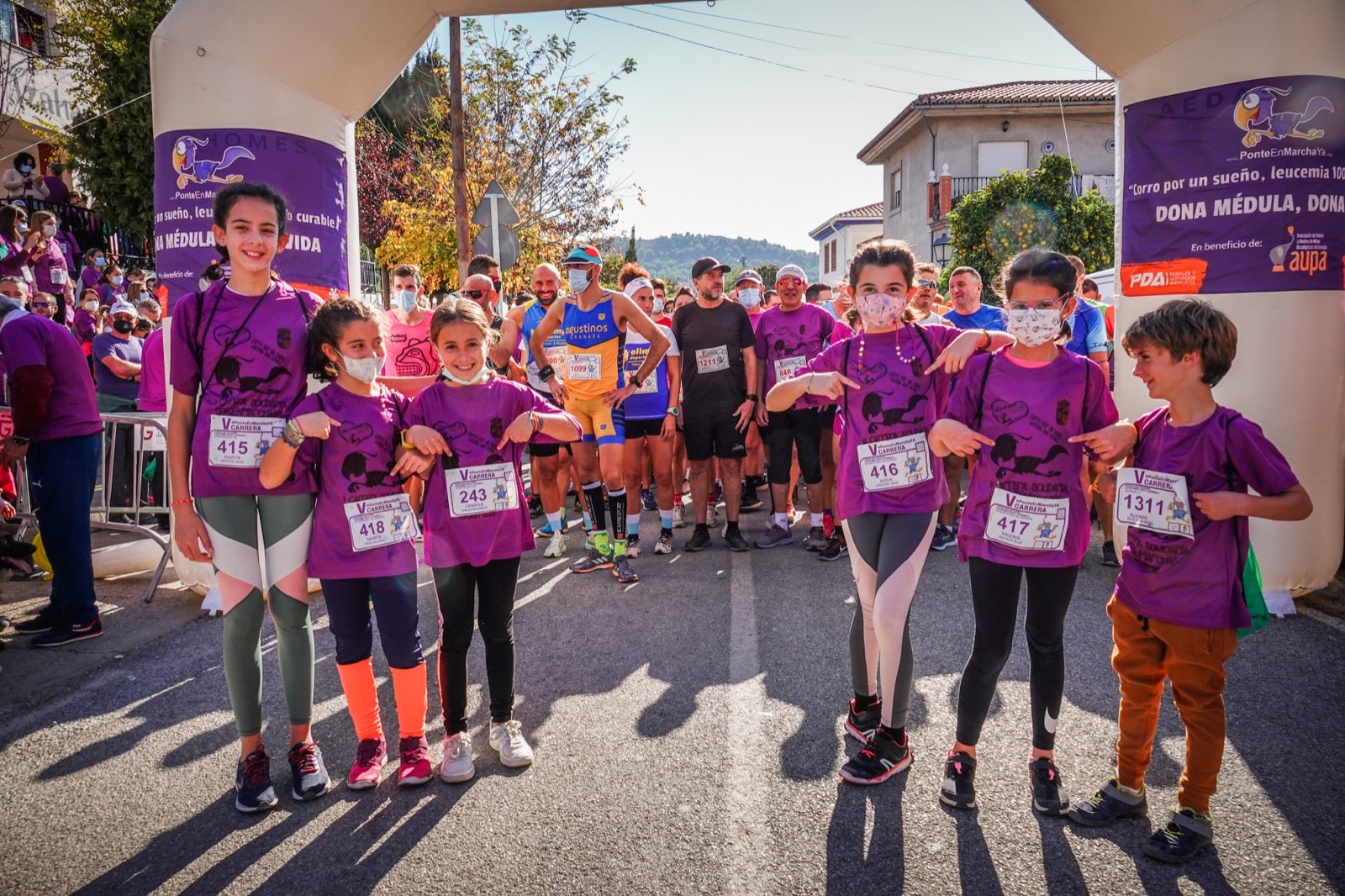 1.500 personas se reúnen en la quinta edición de la carrera #PonteEnMarchaYA de Lecrín, una fiesta comarcal en la que Rafael Torres y Catherine Walkley alcanzan la meta en primer lugar 