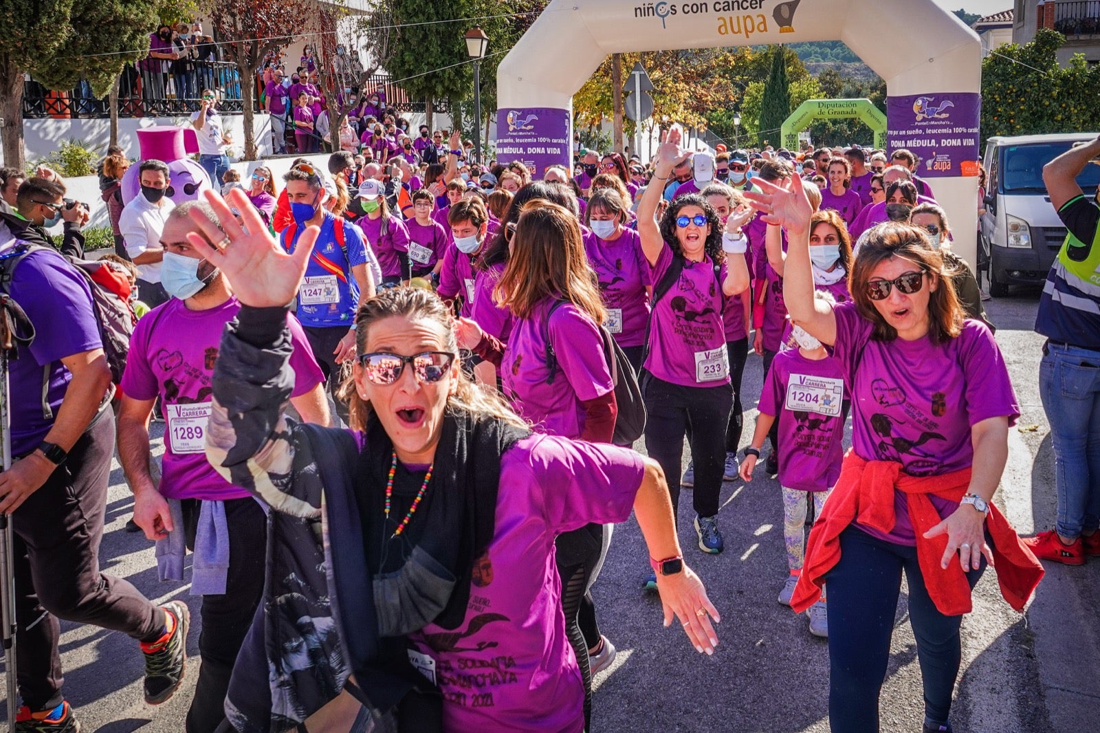 1.500 personas se reúnen en la quinta edición de la carrera #PonteEnMarchaYA de Lecrín, una fiesta comarcal en la que Rafael Torres y Catherine Walkley alcanzan la meta en primer lugar 