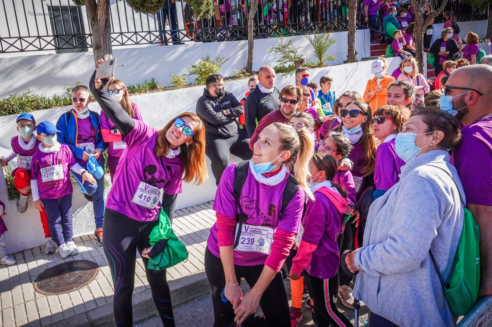 1.500 personas se reúnen en la quinta edición de la carrera #PonteEnMarchaYA de Lecrín, una fiesta comarcal en la que Rafael Torres y Catherine Walkley alcanzan la meta en primer lugar 
