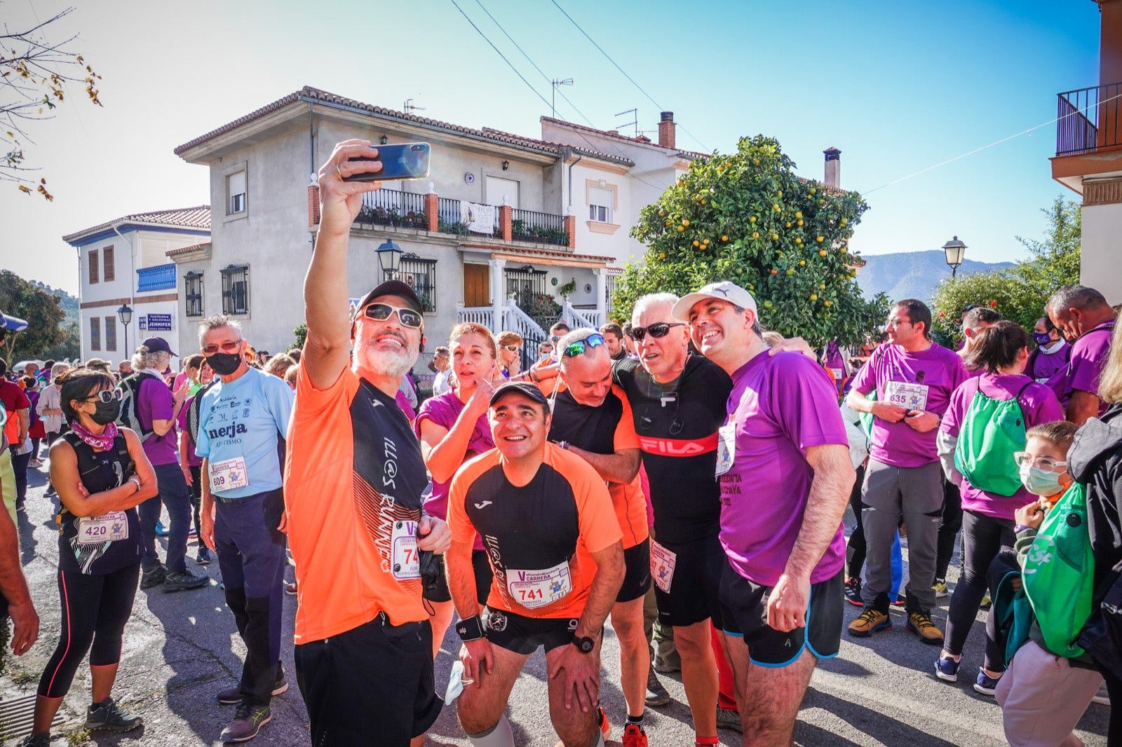 1.500 personas se reúnen en la quinta edición de la carrera #PonteEnMarchaYA de Lecrín, una fiesta comarcal en la que Rafael Torres y Catherine Walkley alcanzan la meta en primer lugar 