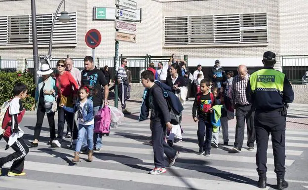 Sofocan un incendio en el colegio Cervantes de Salobreña